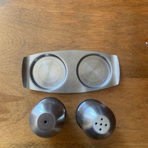 Mid century salt & pepper shakers - Picture 4 of 7